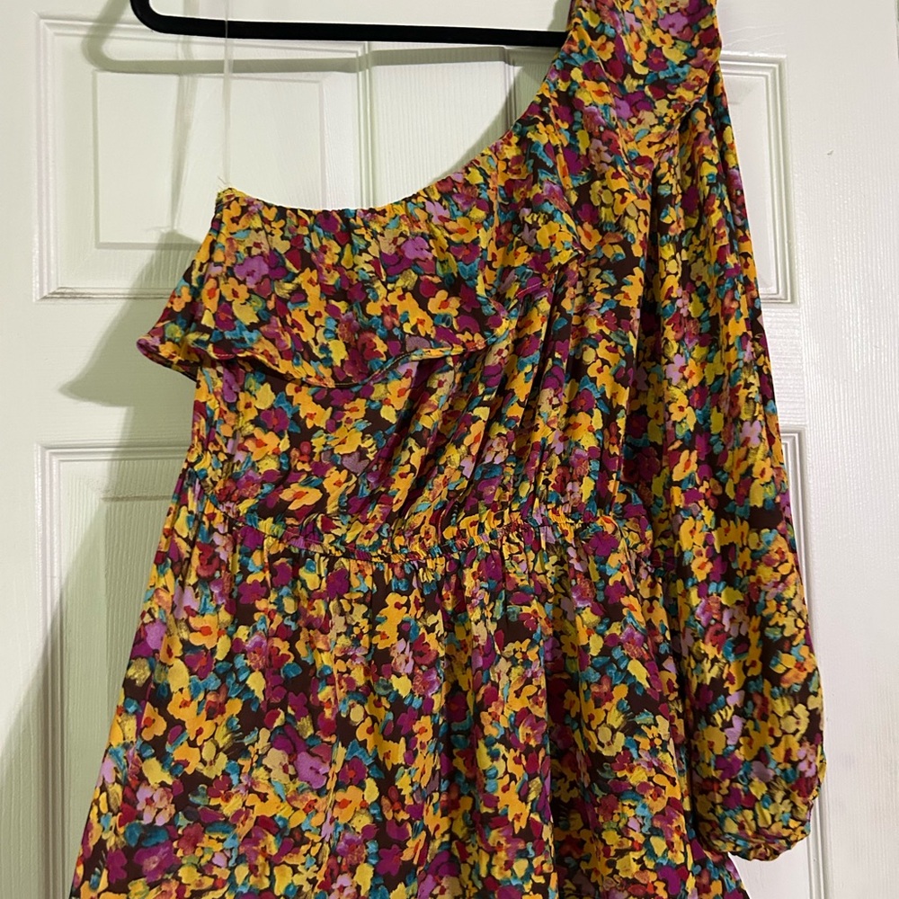 Floral One-Shoulder Top